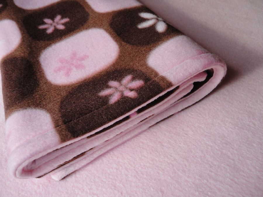 Pack And Play Sheet / Blanket Set Fleece Bedding Set For Baby Girls 'chocolate Silk' Print